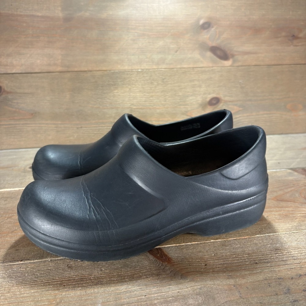 Crocs Bistro Womens size 7 shoes Black Slip Resistant Work Clogs